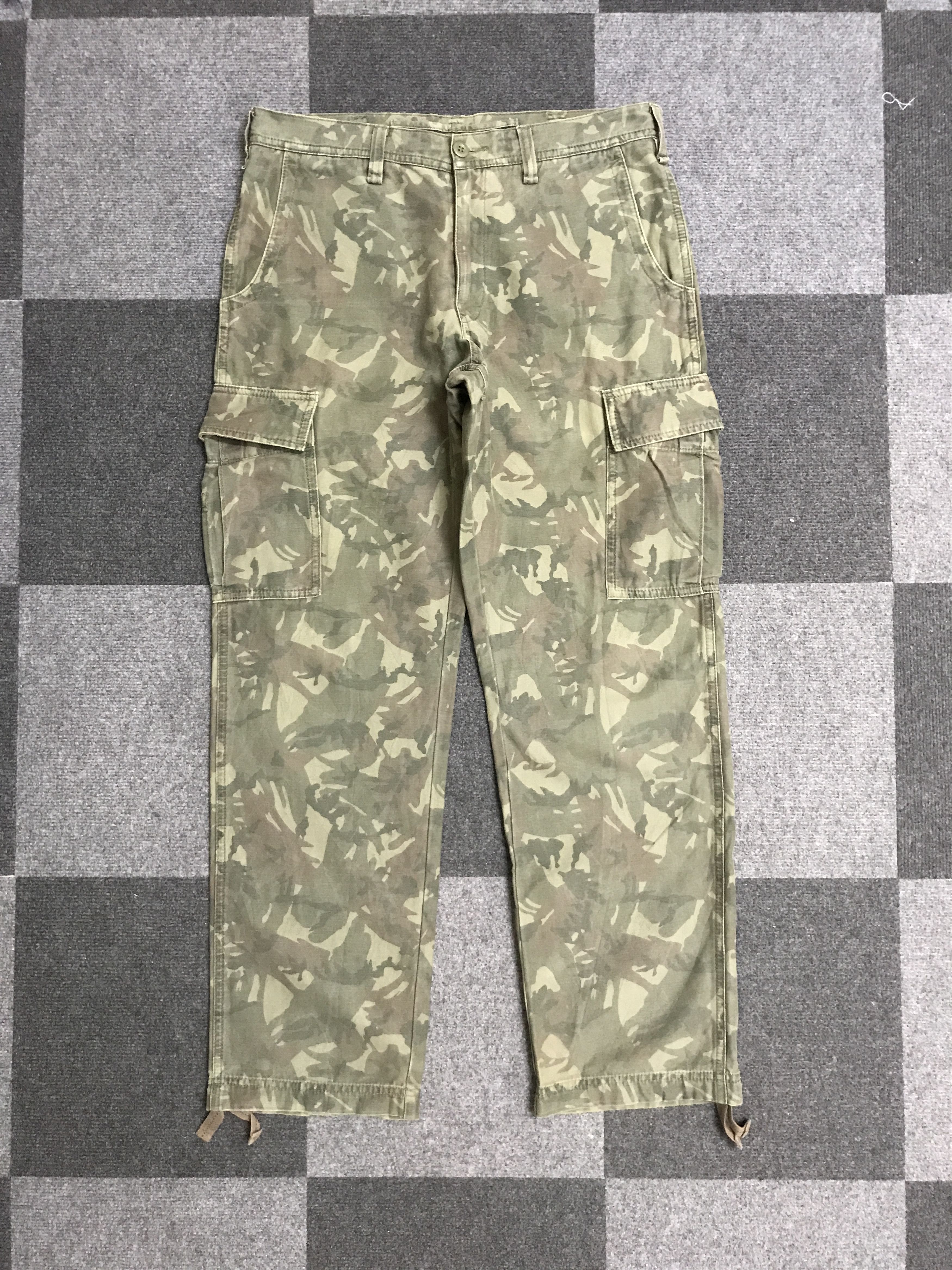 Image of Military x Uniqlo Cp318 Uniqlo Japan Camo Cargo Pant, Men's (Size 33)