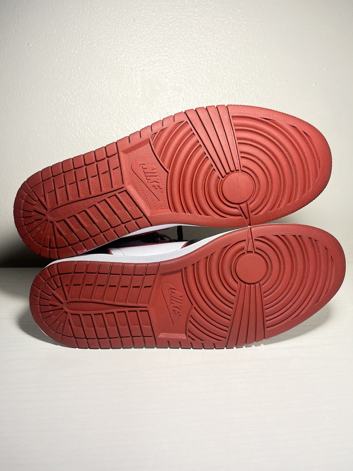 Jordan Brand Jordan 1 Retro High Bloodline Size US 9 / EU 42 - 7 Thumbnail