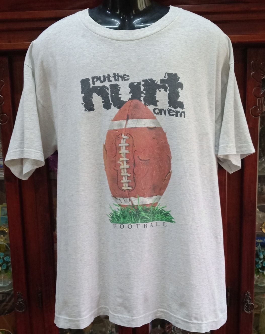Vintage Vintage Put the hurt on 'em Football T-shirt Size US XL / EU 56 / 4 - 1 Thumbnail