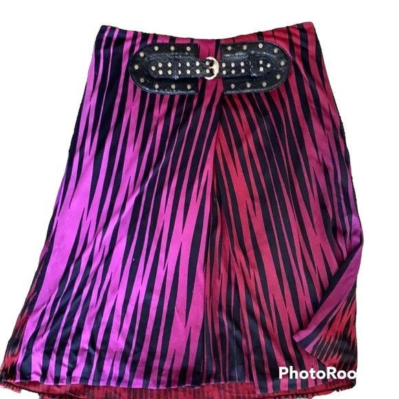 Designer × Gucci Gucci A-Line Skirt with front water snake belt & light gold Size 42" / US 20 - 1 Thumbnail