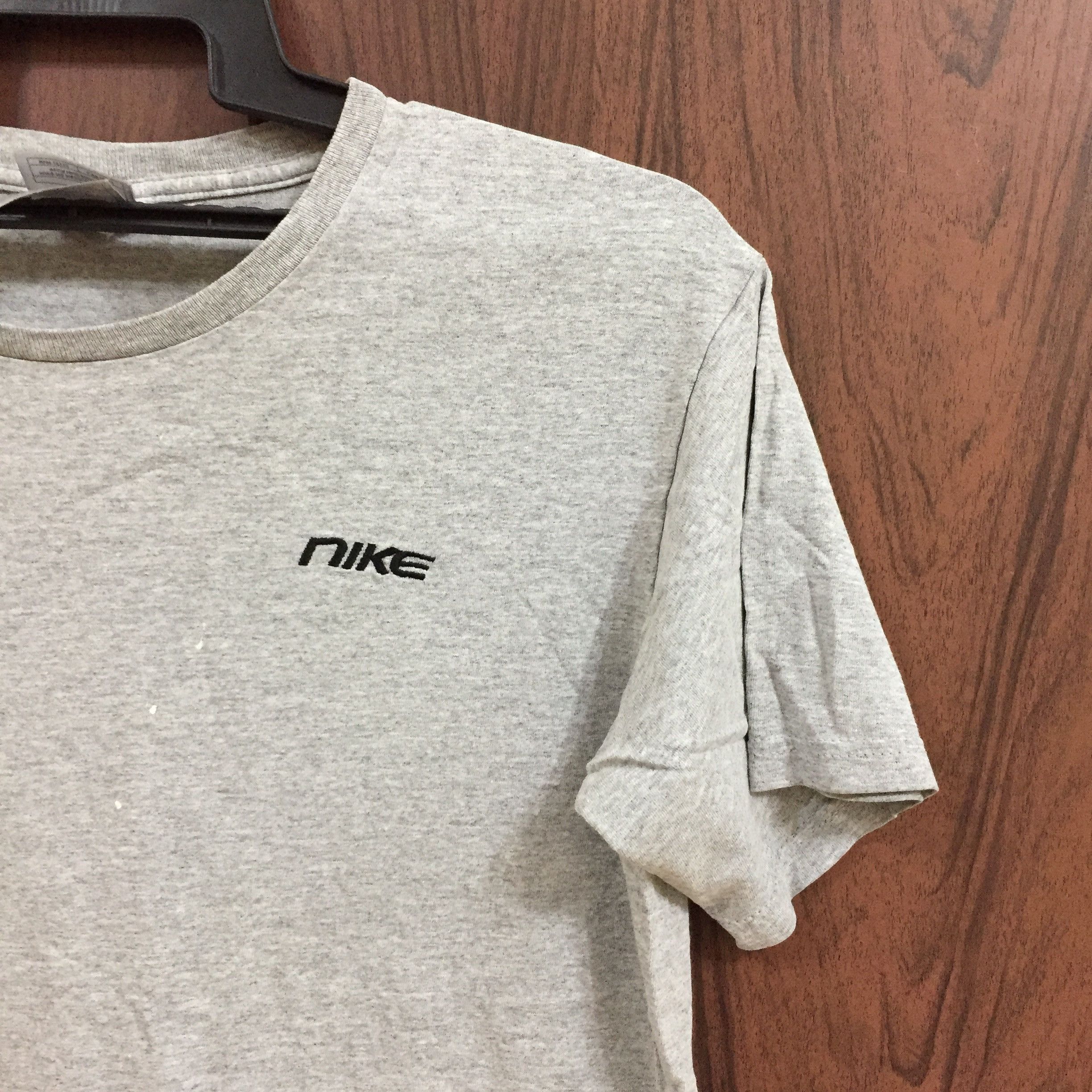 Nike Vintage NIKE t shirt small logo embroidered size XL fits M Size US M / EU 48-50 / 2 - 4 Thumbnail