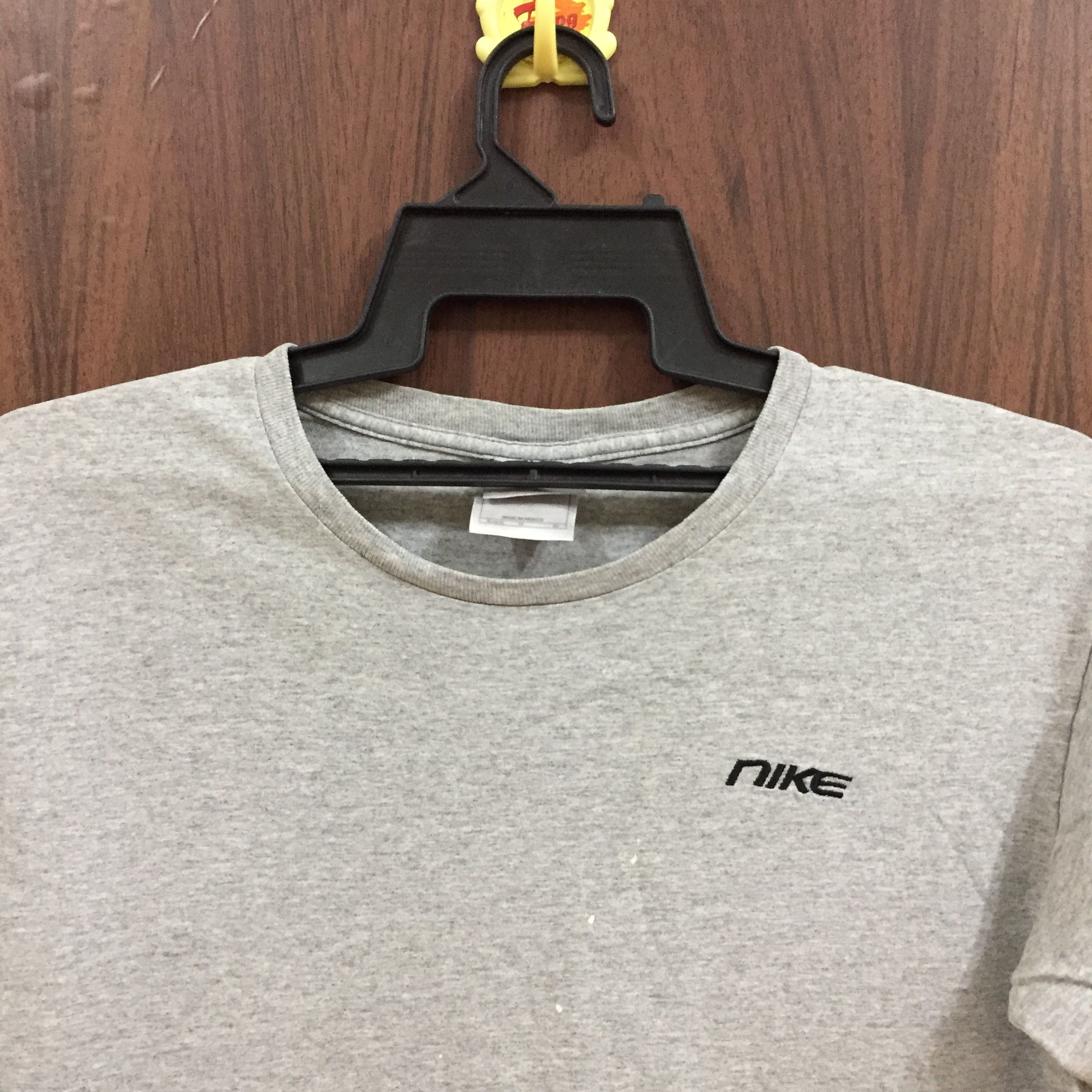 Nike Vintage NIKE t shirt small logo embroidered size XL fits M Size US M / EU 48-50 / 2 - 2 Thumbnail