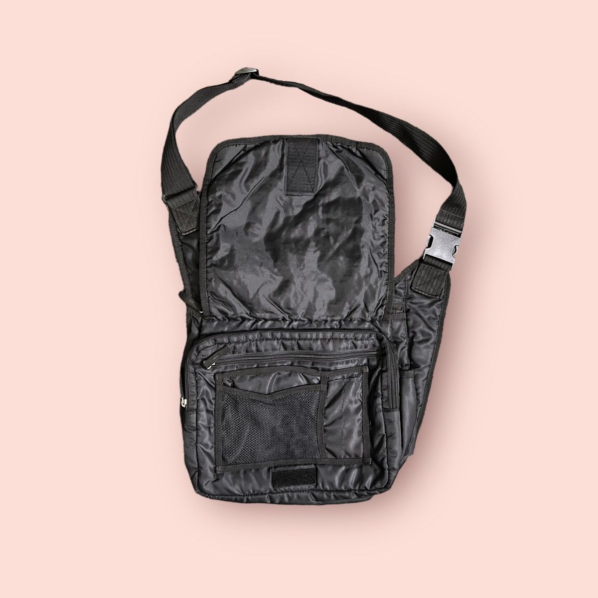Jun Takahashi × Uniqlo × Vintage VINTAGE UNIQLO TESSUTO BLACK CROSSBODY MESSENGER BAG Size ONE SIZE - 5 Thumbnail