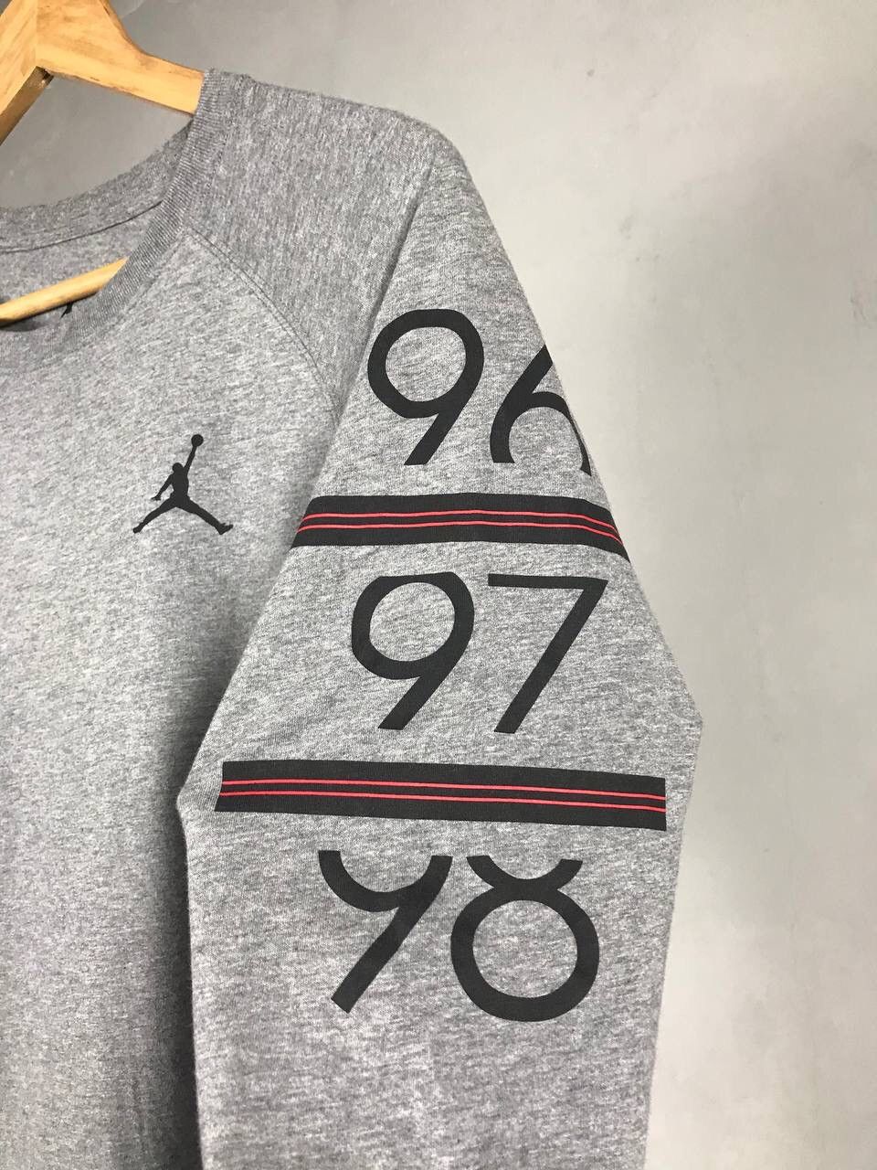 Jordan Brand Jordan 3/4 Gray Longsleeve Size US M / EU 48-50 / 2 - 6 Thumbnail