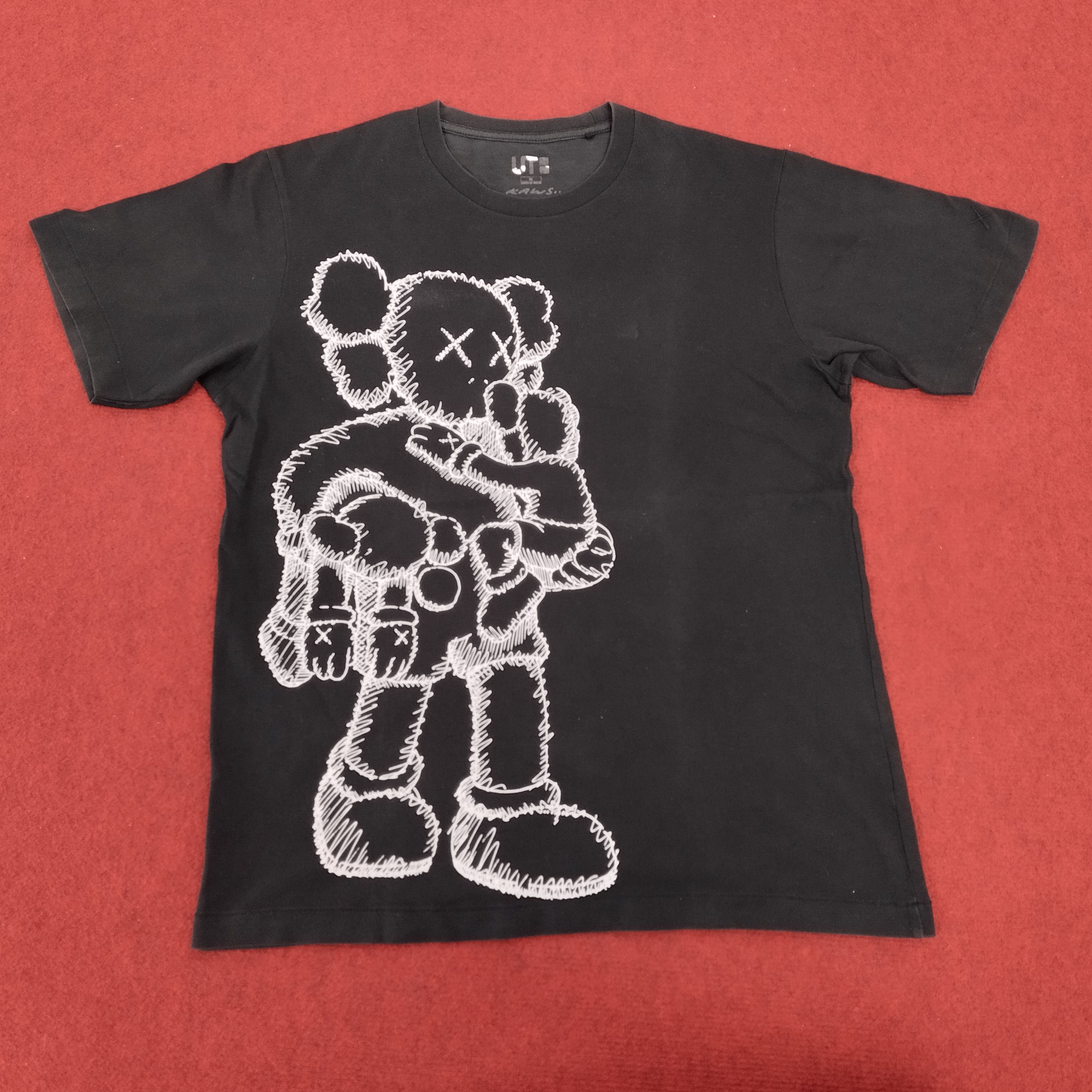 Japanese Brand × Kaws × Uniqlo Uniqlo x Kaws Japanese Brand Big Print Tshirt dp1 Size US M / EU 48-50 / 2 - 1 Thumbnail