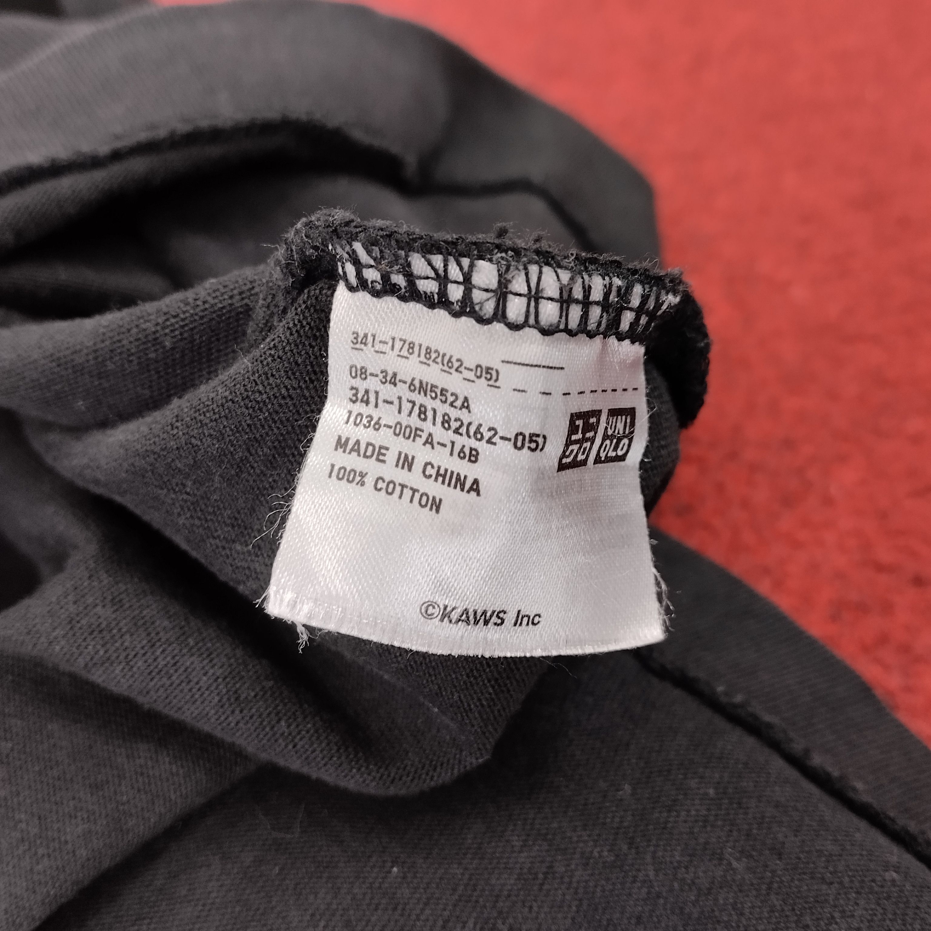 Japanese Brand × Kaws × Uniqlo Uniqlo x Kaws Japanese Brand Big Print Tshirt dp1 Size US M / EU 48-50 / 2 - 9 Thumbnail