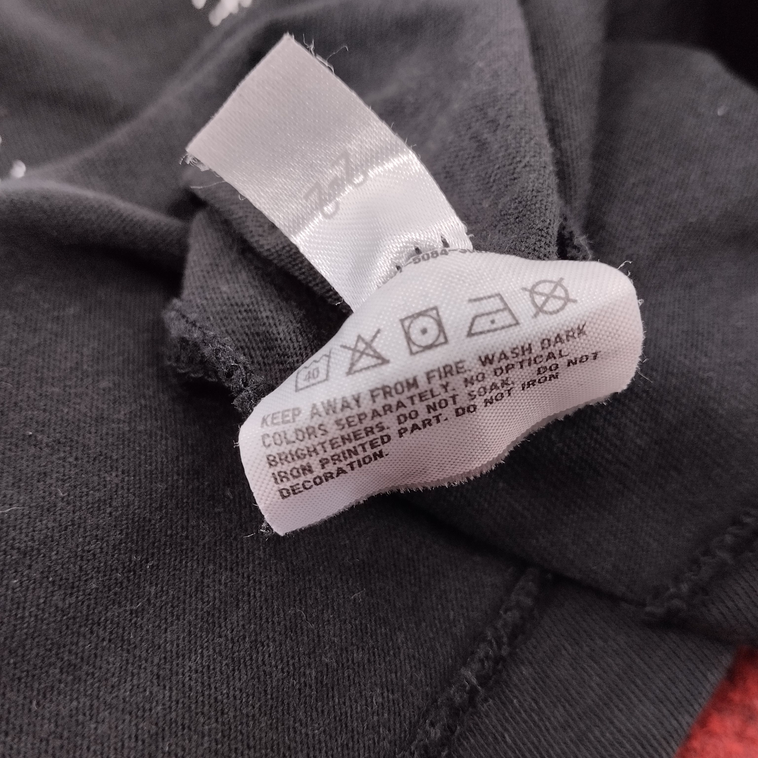 Japanese Brand × Kaws × Uniqlo Uniqlo x Kaws Japanese Brand Big Print Tshirt dp1 Size US M / EU 48-50 / 2 - 10 Thumbnail