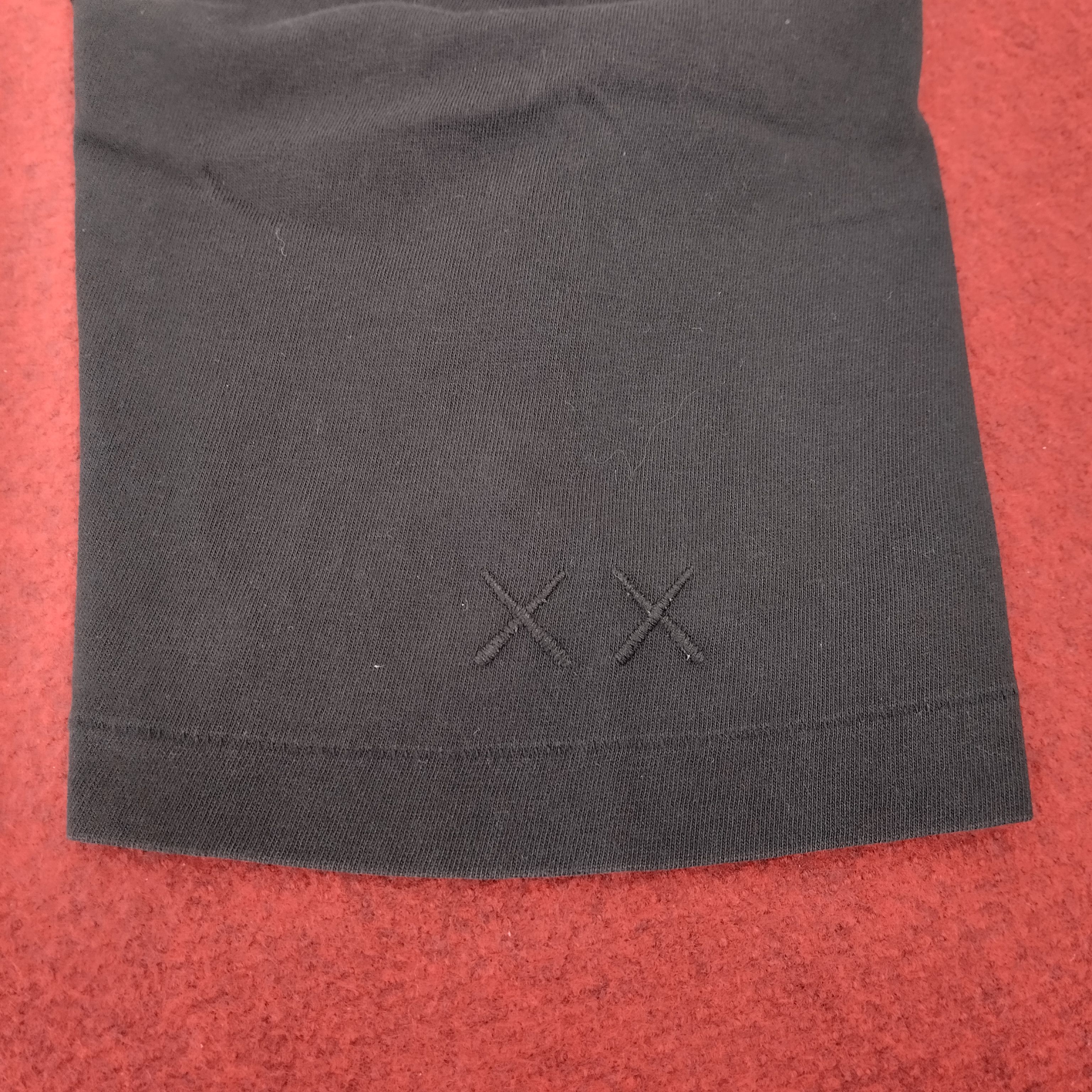 Japanese Brand × Kaws × Uniqlo Uniqlo x Kaws Japanese Brand Big Print Tshirt dp1 Size US M / EU 48-50 / 2 - 6 Thumbnail