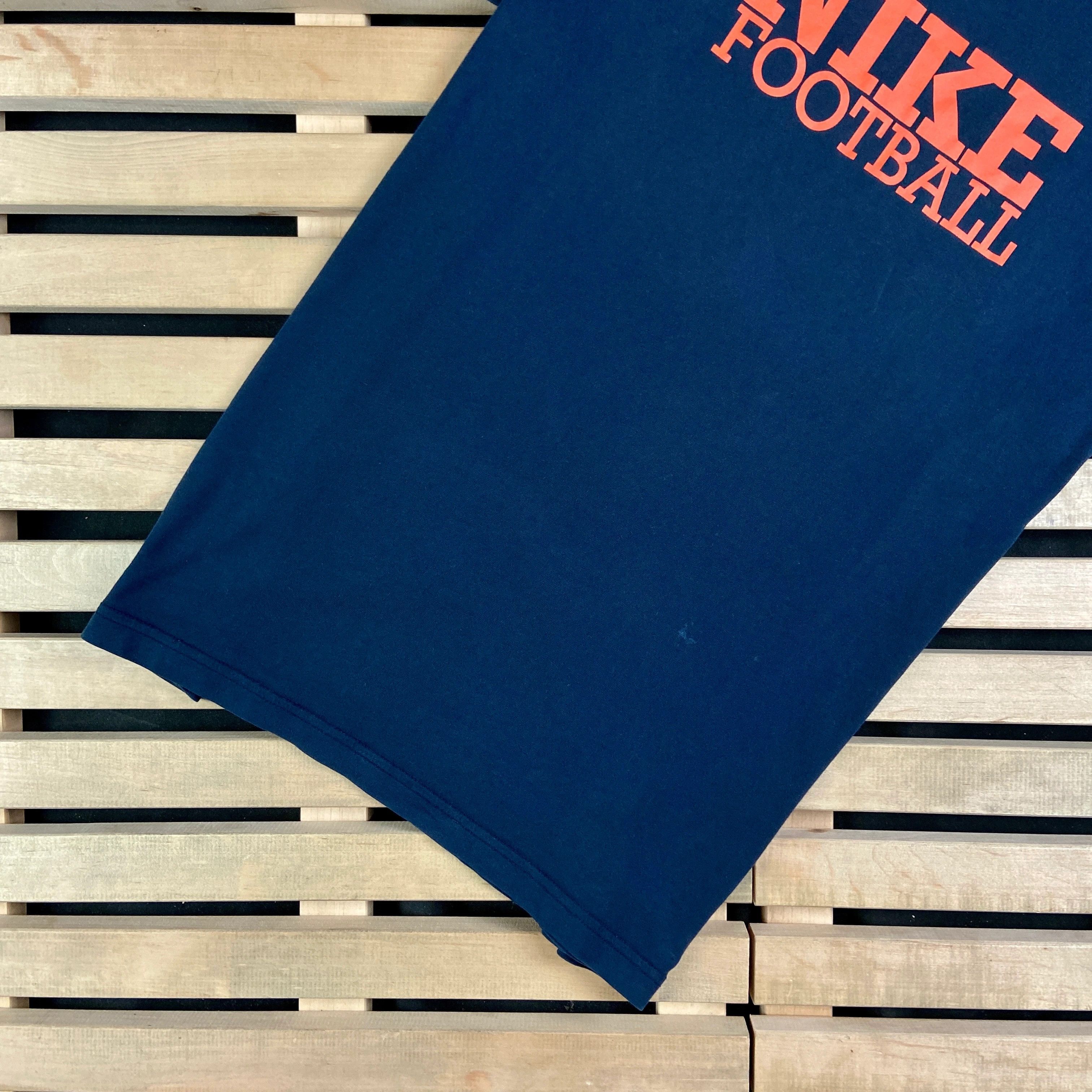 Nike × Vintage Mens Vintage T Shirt Nike Sportswear Football Size XL Size US XL / EU 56 / 4 - 3 Thumbnail