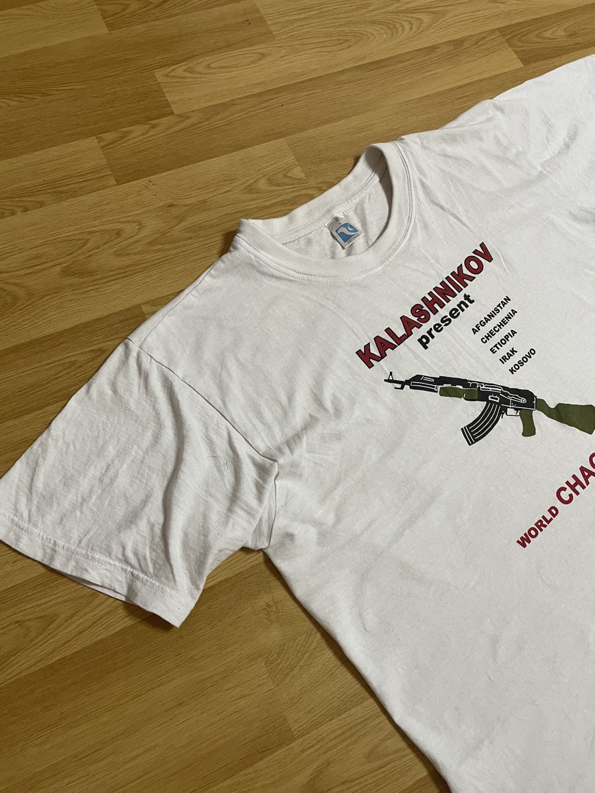 Band Tees × Vintage Vintage Kalashnikov AK-47 World Chaos Tour Tee Size US M / EU 48-50 / 2 - 6 Thumbnail
