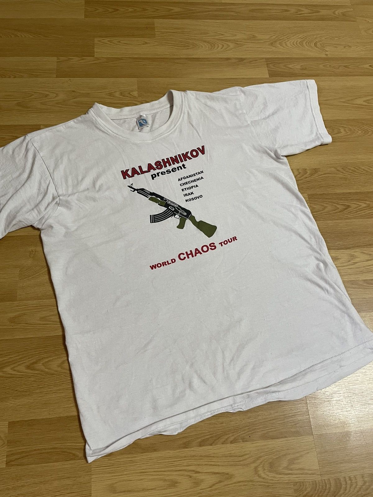 Band Tees × Vintage Vintage Kalashnikov AK-47 World Chaos Tour Tee Size US M / EU 48-50 / 2 - 3 Thumbnail