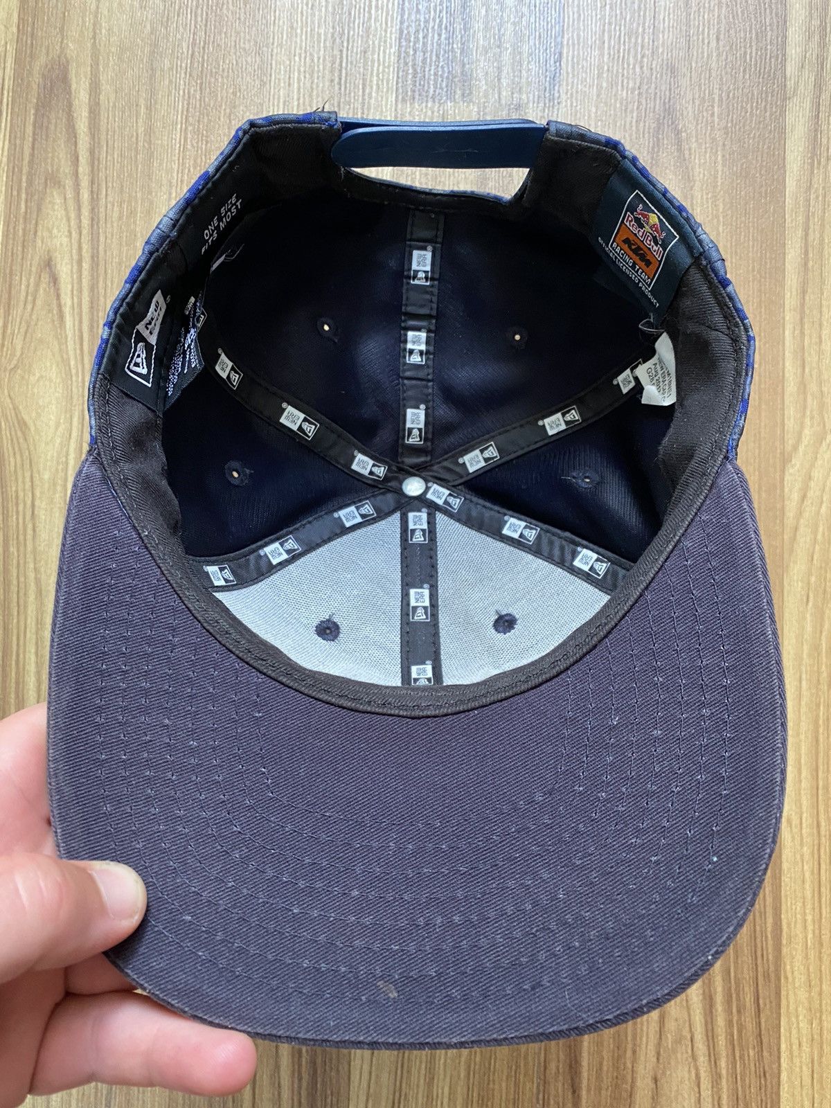 NASCAR Infinity Red Bull KYM Racing Cap Hat Ferrari Marlboro Size ONE SIZE - 6 Thumbnail