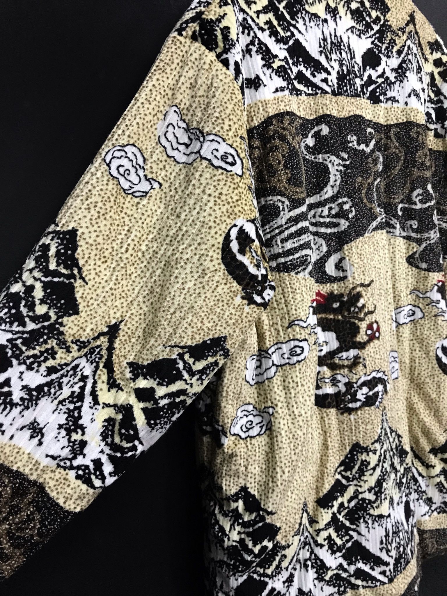 Japanese Brand × Vintage Japanese Traditional Dragon Overprint Quilted Warm Jacket Size US L / EU 52-54 / 3 - 7 Thumbnail