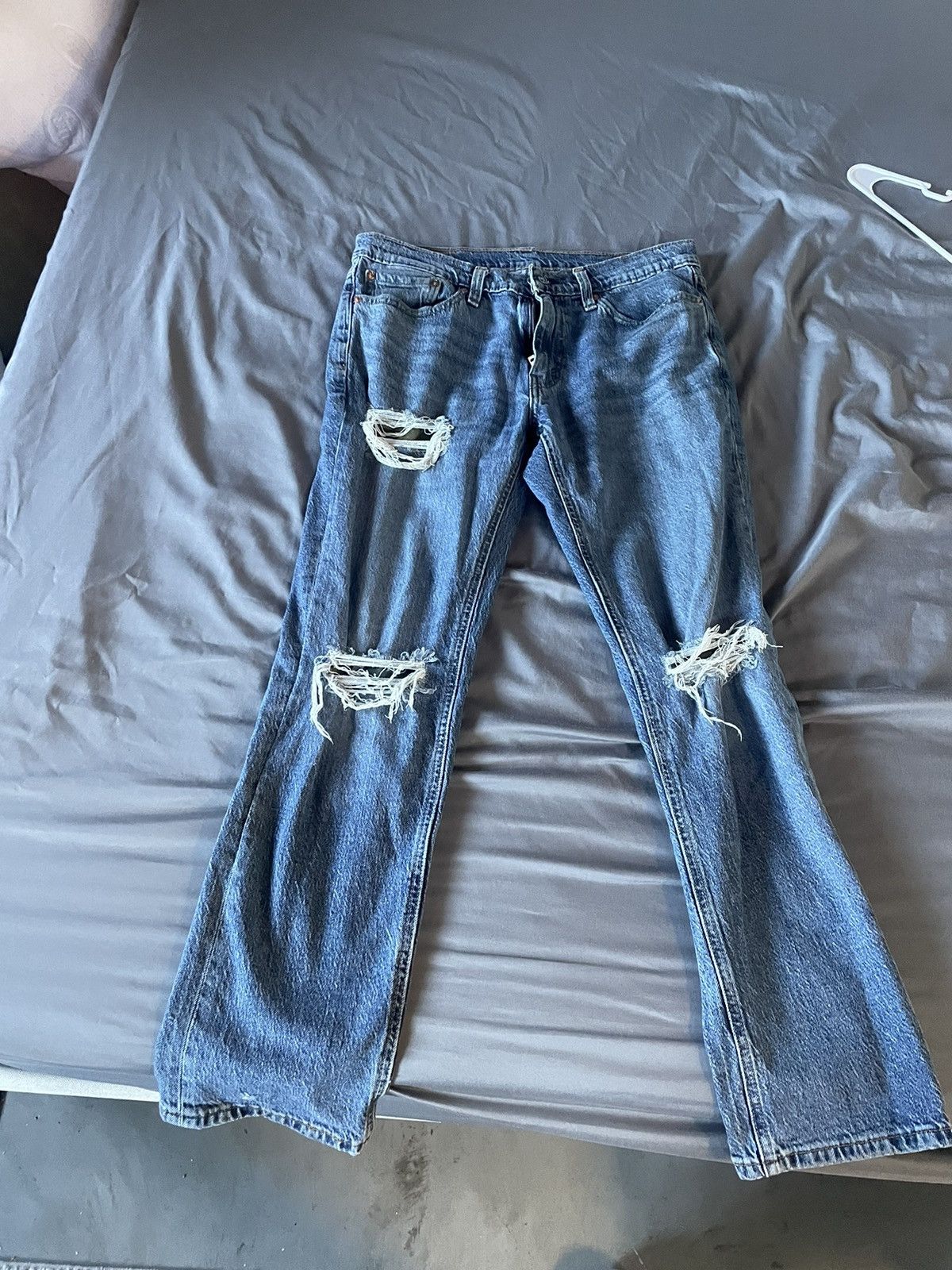Levi's Levi’s distressed jeans with camo inserts Size US 32 / EU 48 - 1 Thumbnail