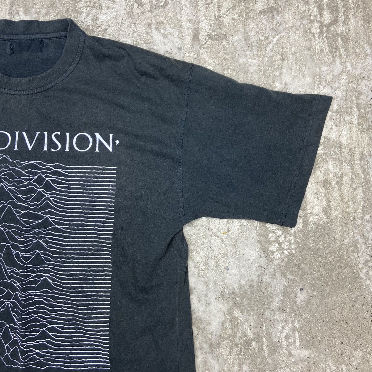 Band Tees ARCHIVE SUNFADED 1990s JOY DIVISION UNKNOWN PLEASURES TEE Size US XL / EU 56 / 4 - 2 Thumbnail