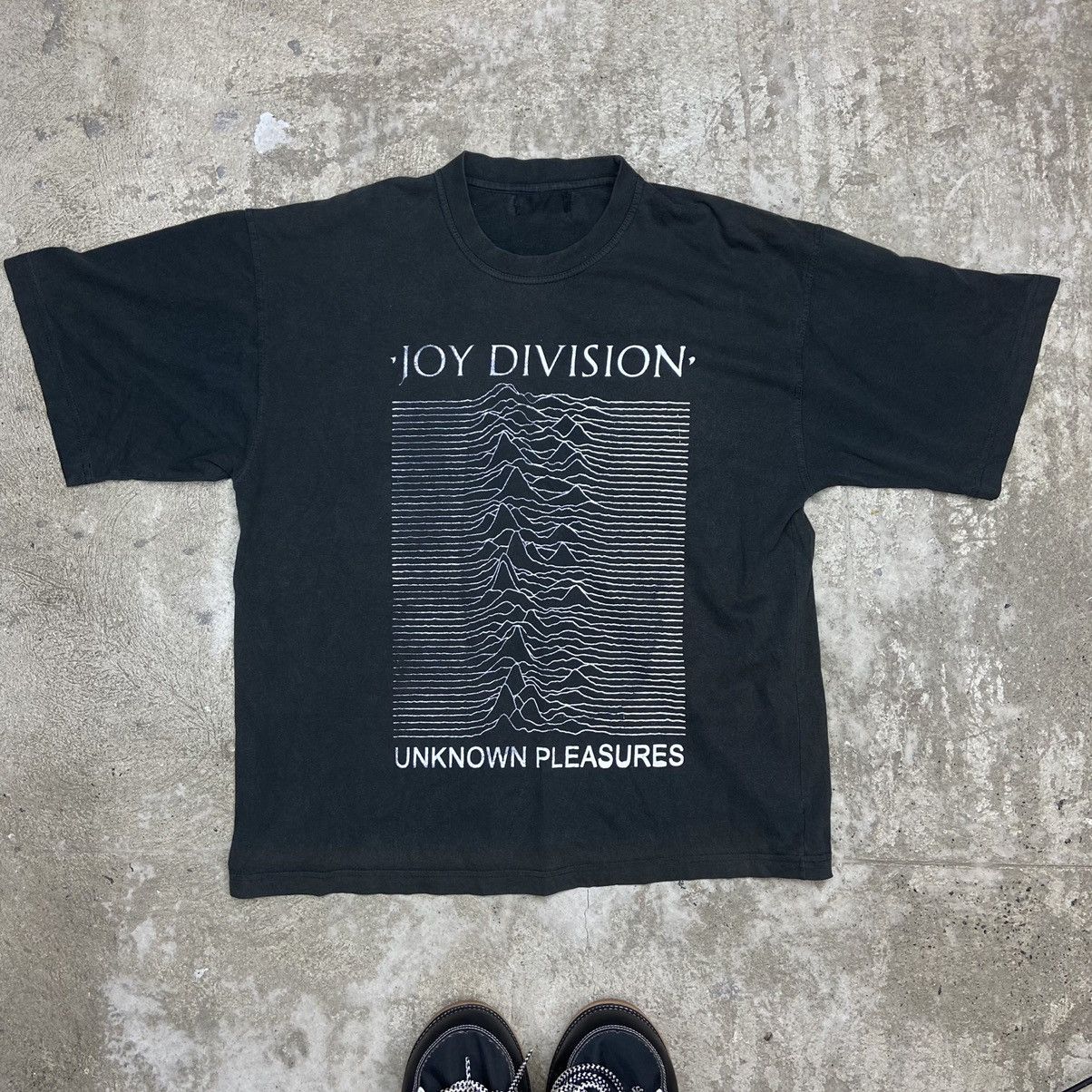 Band Tees ARCHIVE SUNFADED 1990s JOY DIVISION UNKNOWN PLEASURES TEE Size US XL / EU 56 / 4 - 1 Thumbnail
