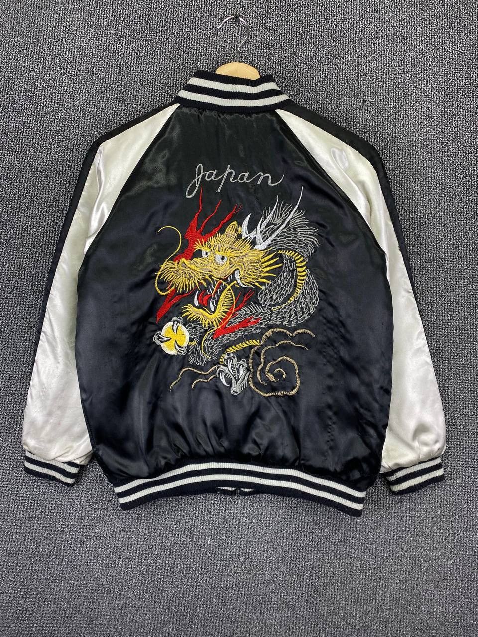 Japanese Brand Vintage Sukajan Dragon Embroidery Big Logo Souvenir Jacket Size M / US 6-8 / IT 42-44 - 1 Thumbnail
