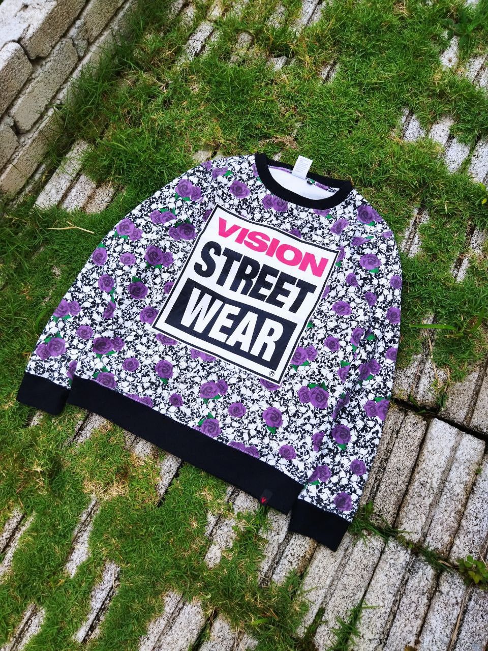 Vision Streetwear Vision Streetwear Skulls + Flower Sweatshirt - Size M Size US M / EU 48-50 / 2 - 2 Thumbnail