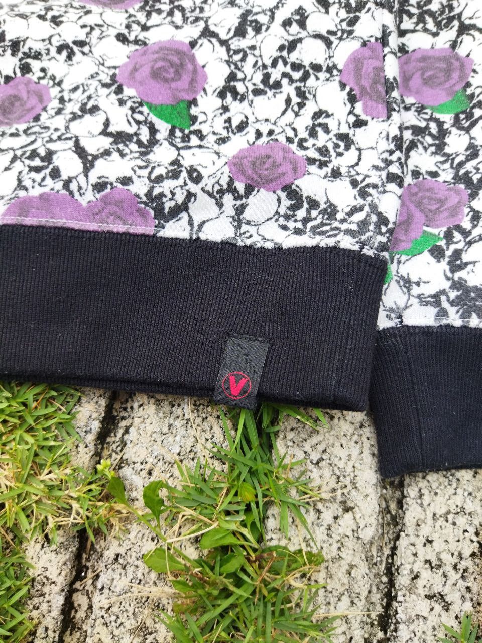 Vision Streetwear Vision Streetwear Skulls + Flower Sweatshirt - Size M Size US M / EU 48-50 / 2 - 5 Thumbnail