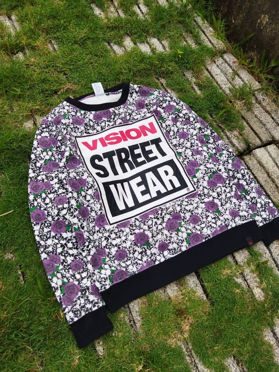 Vision Streetwear Vision Streetwear Skulls + Flower Sweatshirt - Size M Size US M / EU 48-50 / 2 - 3 Thumbnail