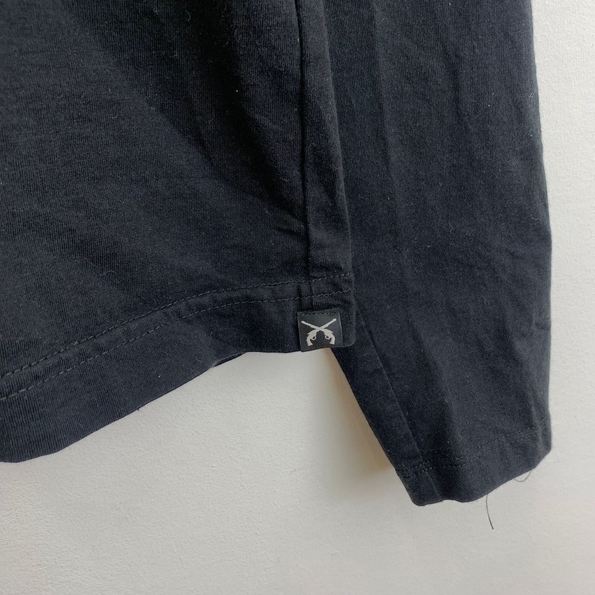 Japanese Brand × roarguns Vintage ROARGUNS Japanese Brand V-neck Slim Fit Black Size S / US 4 / IT 40 - 5 Thumbnail