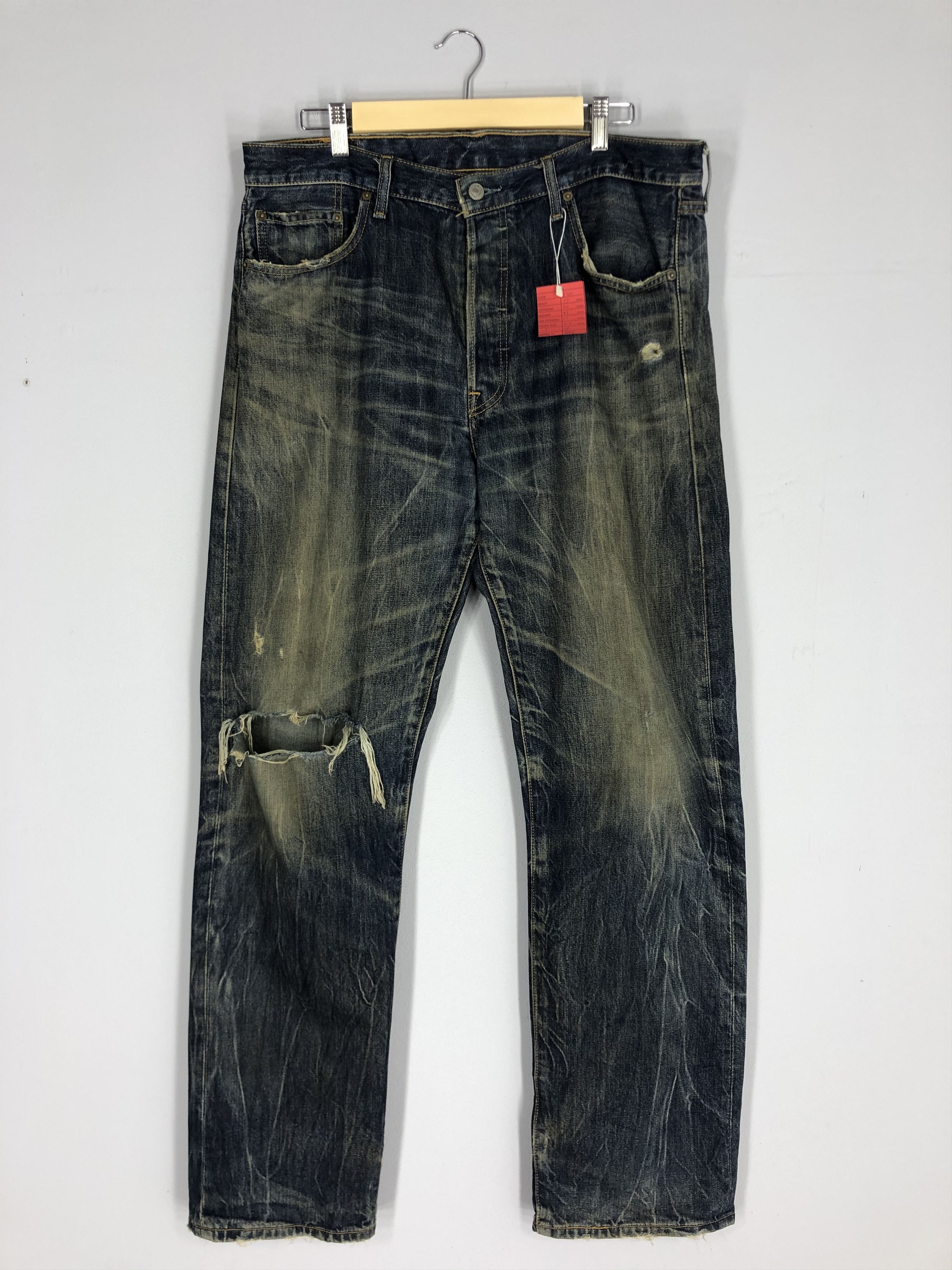 Vintage Levi's 501 Stone Washed Jean Ripped jean Size 37