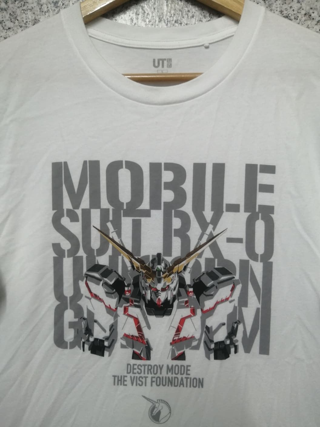 Anime × Uniqlo Uniqlo x Mobile Suit Rx-0 Gundam Unicorn Size US L / EU 52-54 / 3 - 3 Thumbnail