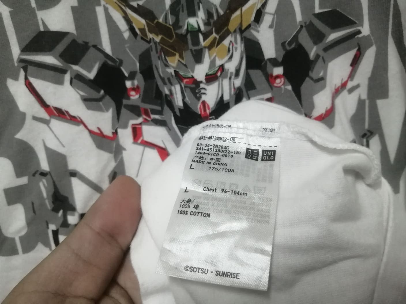 Anime × Uniqlo Uniqlo x Mobile Suit Rx-0 Gundam Unicorn Size US L / EU 52-54 / 3 - 5 Thumbnail