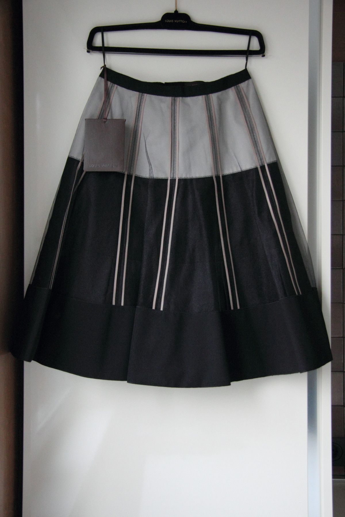 Louis Vuitton LOUIS VUITTON SKIRT SIZE 36 Size 26" / US 2 / IT 38 - 1 Thumbnail