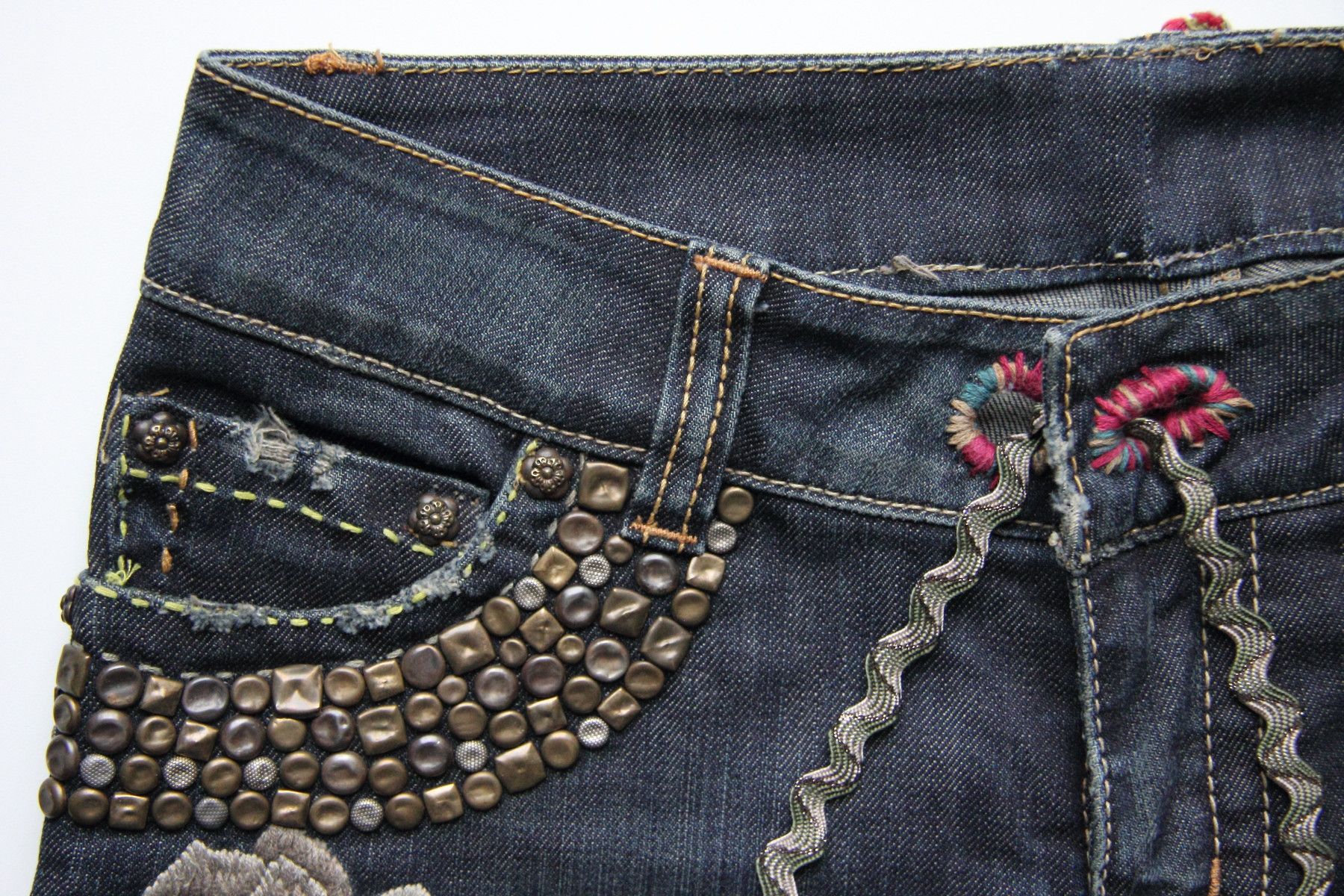 Handmade MAI LAM ONE OF A KIND HANDMADE EMBROIDERED DENIM SIZE S Size 30" / US 8 / IT 44 - 6 Thumbnail
