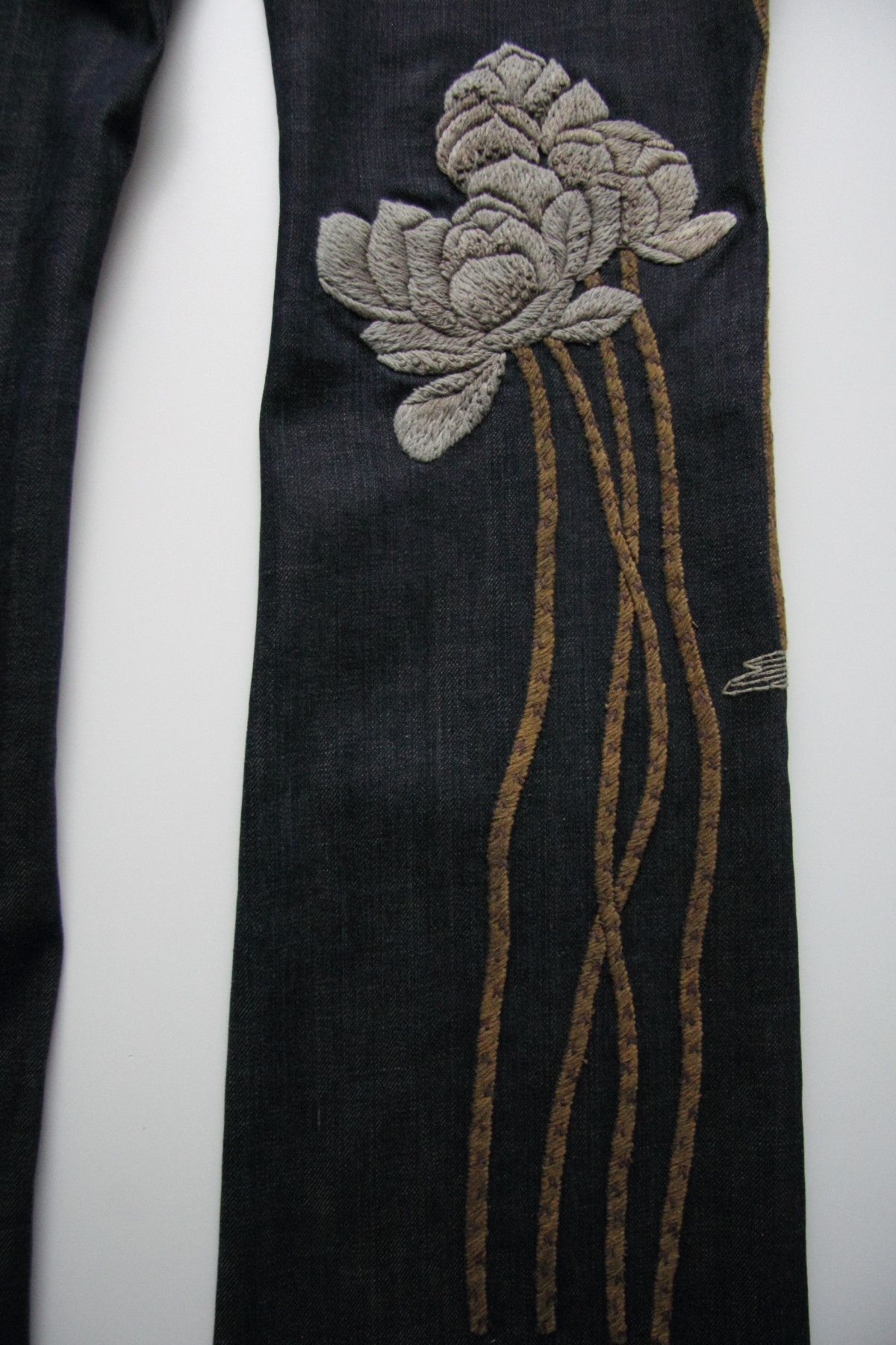 Handmade MAI LAM ONE OF A KIND HANDMADE EMBROIDERED DENIM SIZE S Size 30" / US 8 / IT 44 - 19 Thumbnail