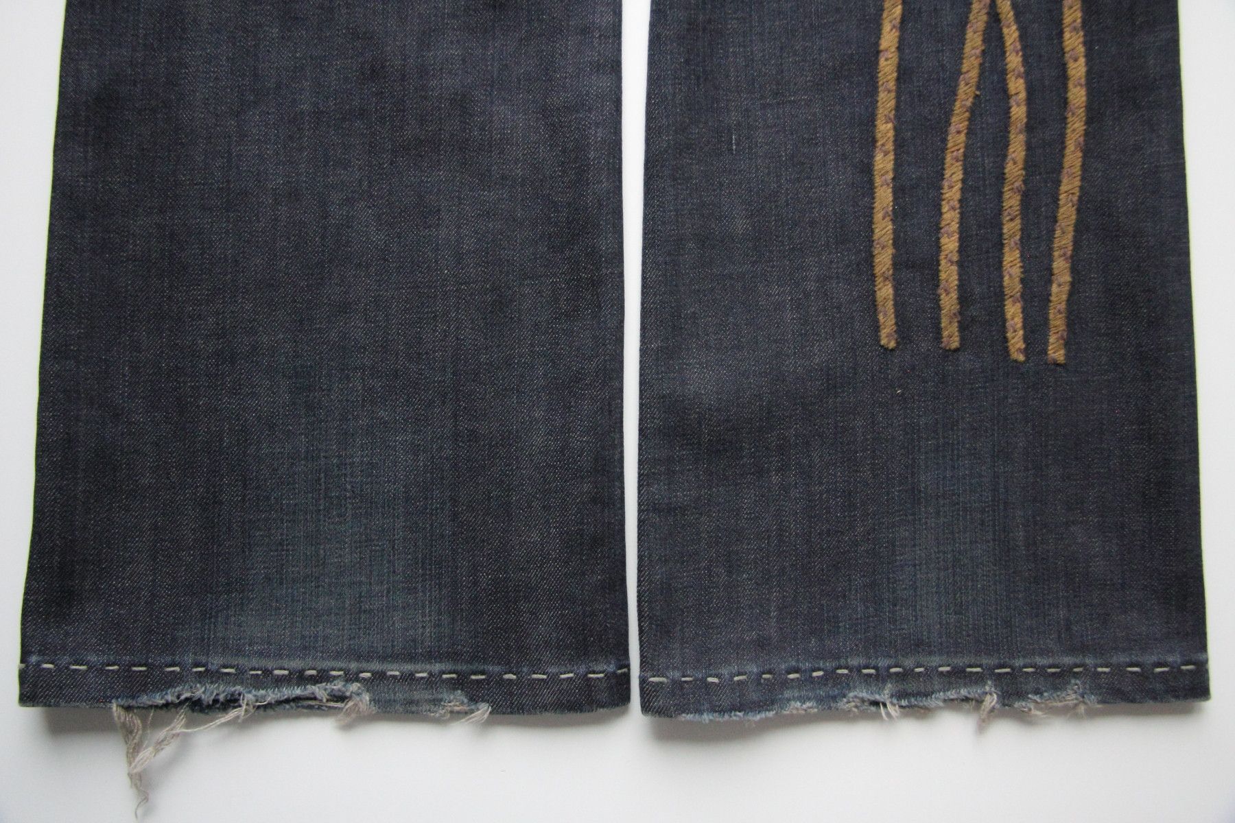 Handmade MAI LAM ONE OF A KIND HANDMADE EMBROIDERED DENIM SIZE S Size 30" / US 8 / IT 44 - 20 Thumbnail