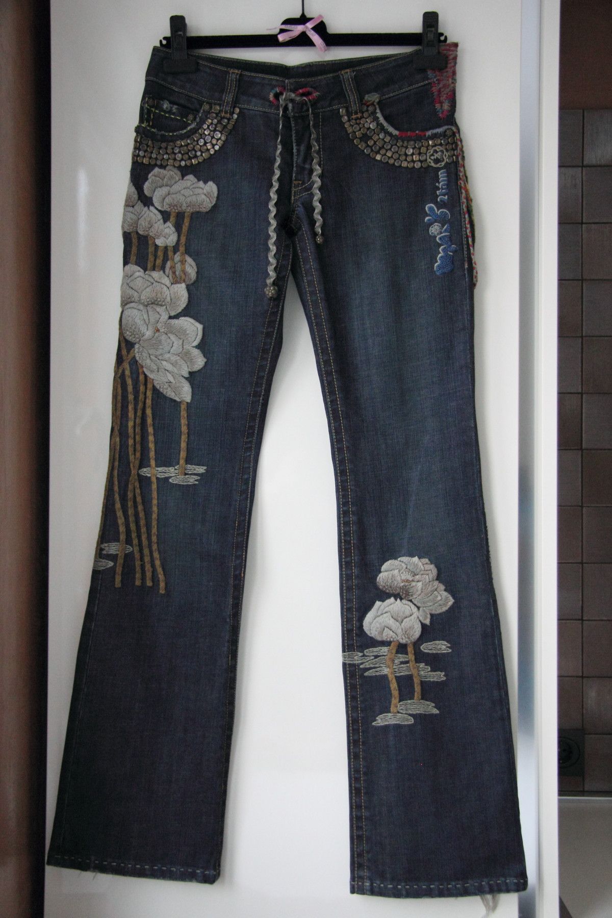 Handmade MAI LAM ONE OF A KIND HANDMADE EMBROIDERED DENIM SIZE S Size 30" / US 8 / IT 44 - 1 Thumbnail