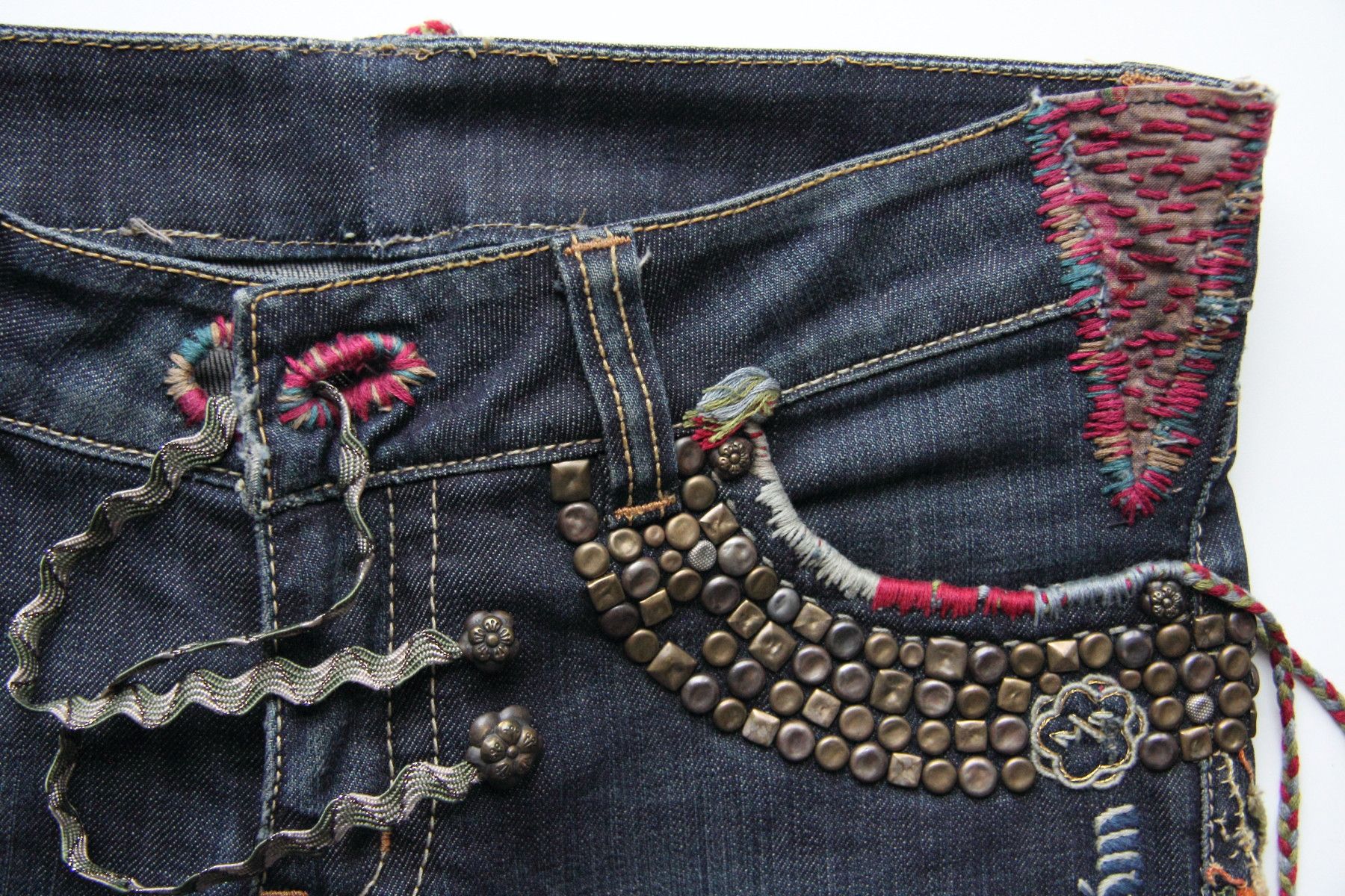 Handmade MAI LAM ONE OF A KIND HANDMADE EMBROIDERED DENIM SIZE S Size 30" / US 8 / IT 44 - 7 Thumbnail