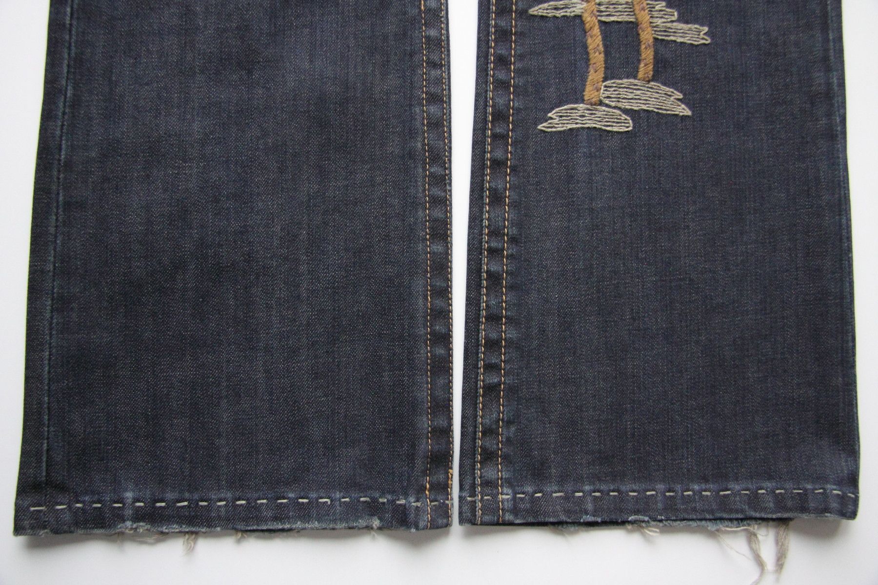 Handmade MAI LAM ONE OF A KIND HANDMADE EMBROIDERED DENIM SIZE S Size 30" / US 8 / IT 44 - 12 Thumbnail