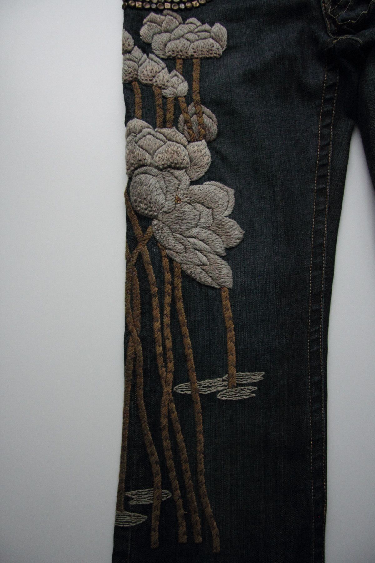 Handmade MAI LAM ONE OF A KIND HANDMADE EMBROIDERED DENIM SIZE S Size 30" / US 8 / IT 44 - 9 Thumbnail