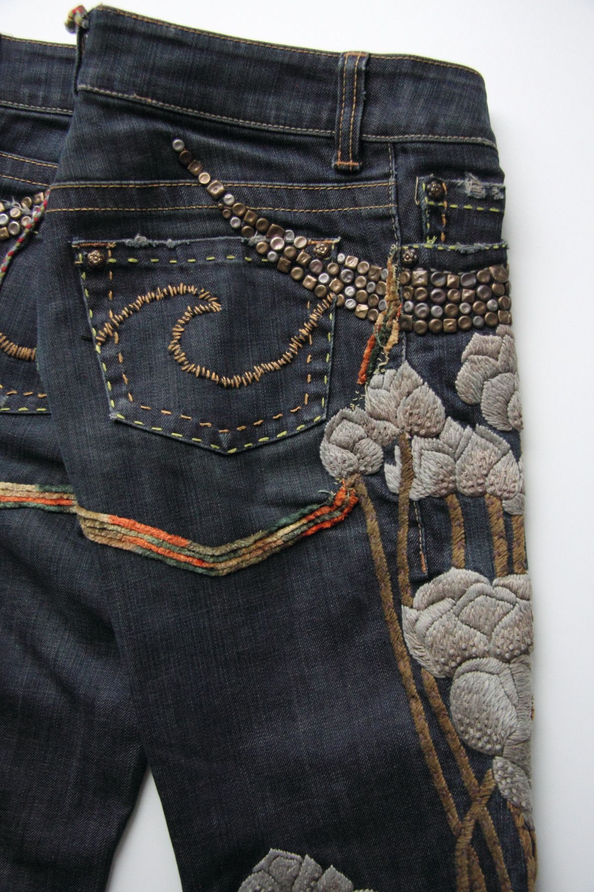 Handmade MAI LAM ONE OF A KIND HANDMADE EMBROIDERED DENIM SIZE S Size 30" / US 8 / IT 44 - 16 Thumbnail
