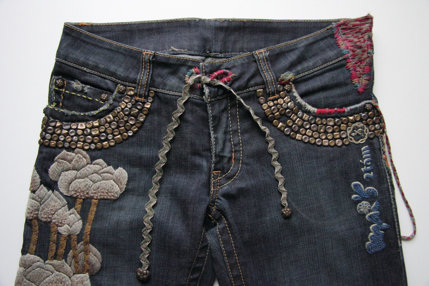 Handmade MAI LAM ONE OF A KIND HANDMADE EMBROIDERED DENIM SIZE S Size 30" / US 8 / IT 44 - 3 Thumbnail
