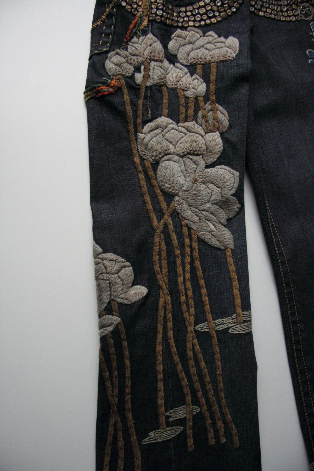 Handmade MAI LAM ONE OF A KIND HANDMADE EMBROIDERED DENIM SIZE S Size 30" / US 8 / IT 44 - 10 Thumbnail