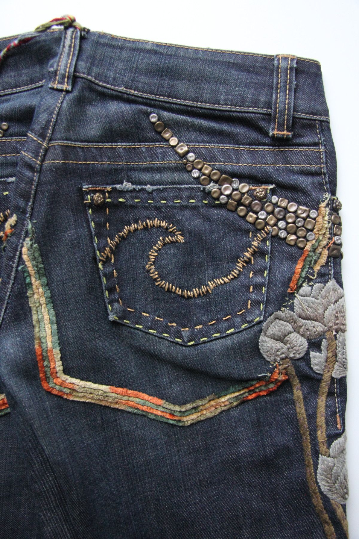 Handmade MAI LAM ONE OF A KIND HANDMADE EMBROIDERED DENIM SIZE S Size 30" / US 8 / IT 44 - 15 Thumbnail