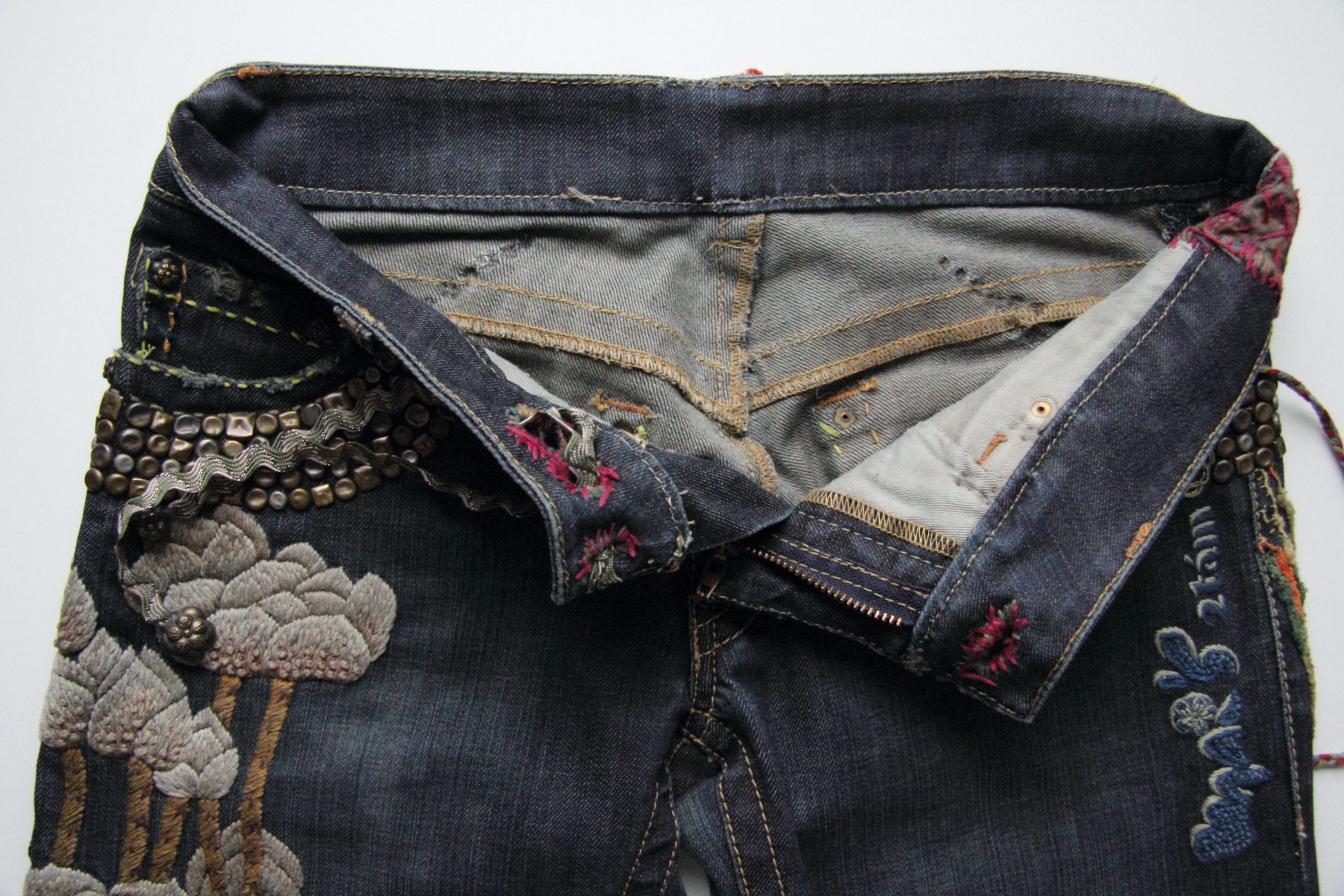Handmade MAI LAM ONE OF A KIND HANDMADE EMBROIDERED DENIM SIZE S Size 30" / US 8 / IT 44 - 5 Thumbnail