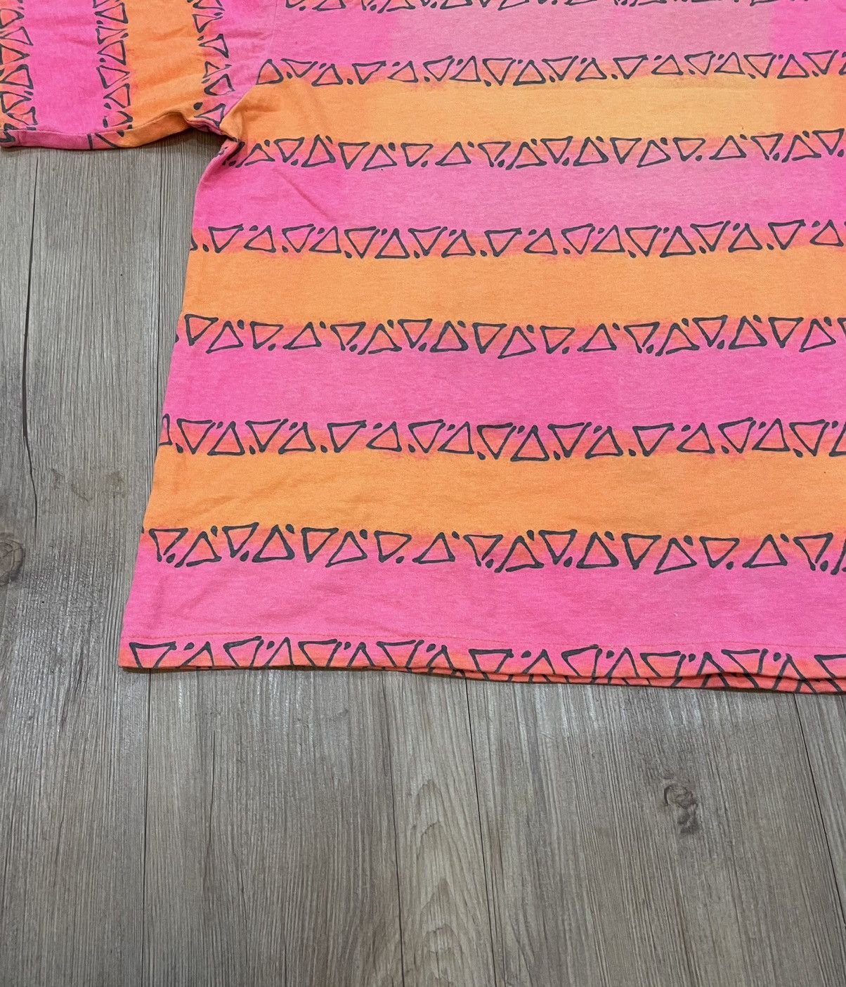 Vintage Vintage Pacitic Heat Single Stitch Pop Art Striped T shirt Size US L / EU 52-54 / 3 - 6 Thumbnail