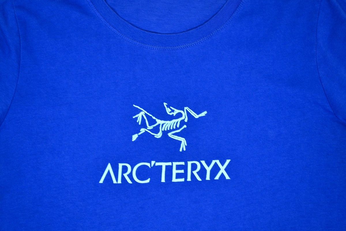 Arc'teryx Arc’teryx Women T-Shirt Center Logo CA34438 Size M / US 6-8 / IT 42-44 - 7 Thumbnail