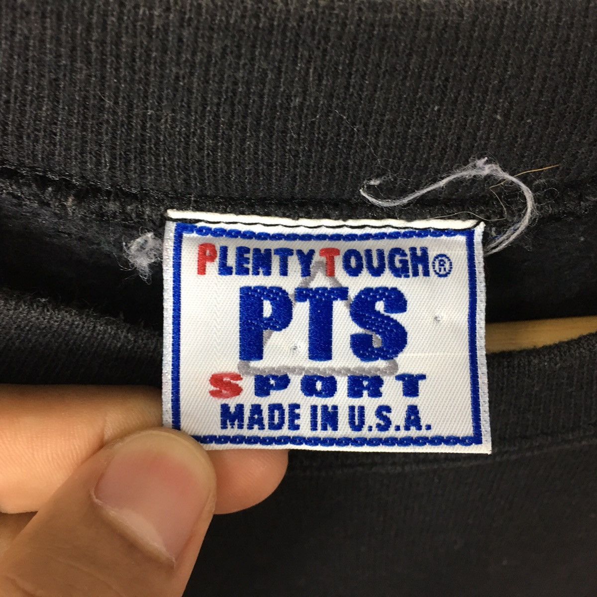 Vintage Vintage PLENTY TOUGH SPORT PtsUsa SPORTSWEAR BlackSweatshirt Size US L / EU 52-54 / 3 - 3 Thumbnail