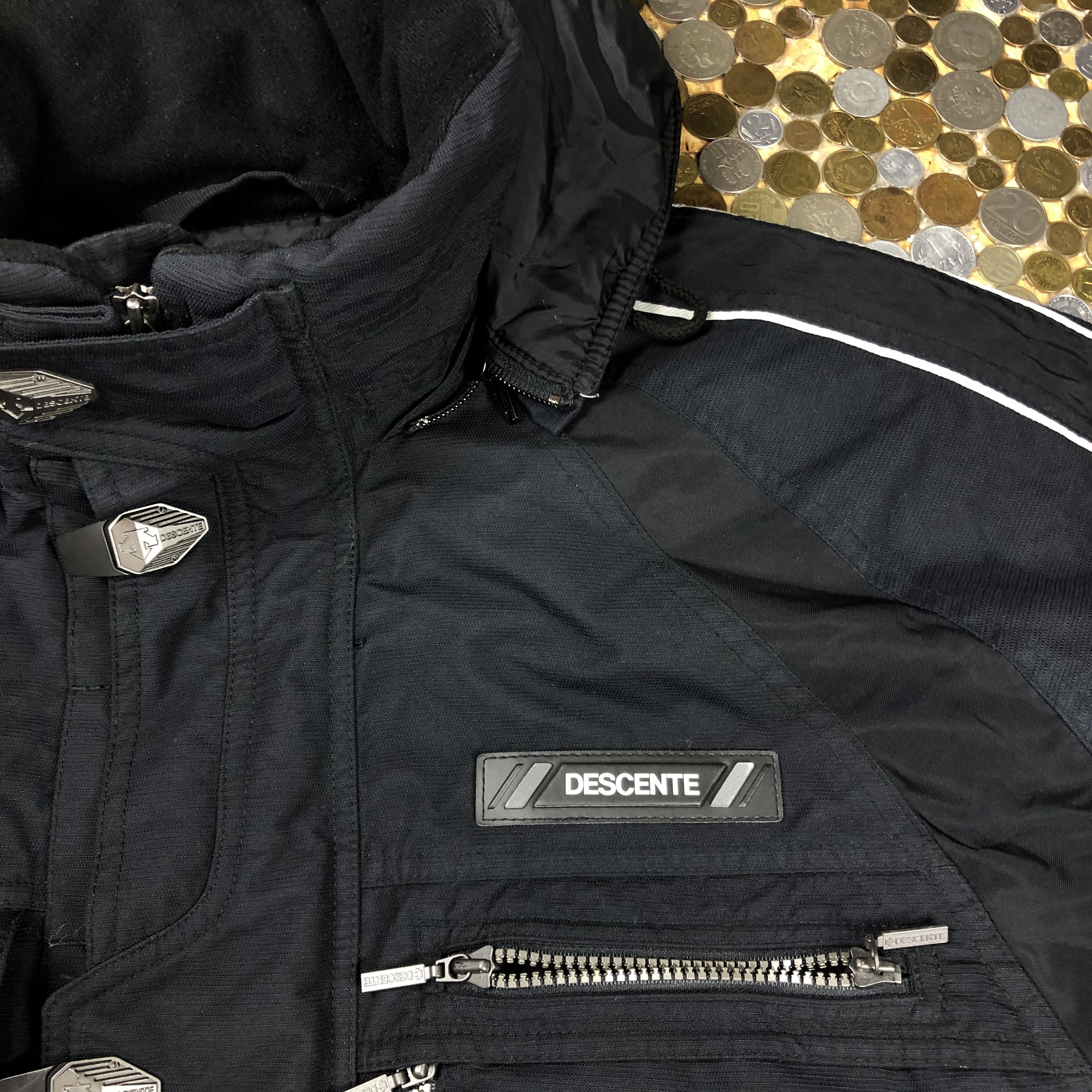 Descente Descente jacket vintage 90's with hoodie Size US L / EU 52-54 / 3 - 2 Thumbnail