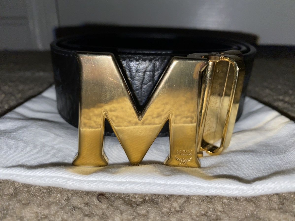 Reversible belt with gold buckle