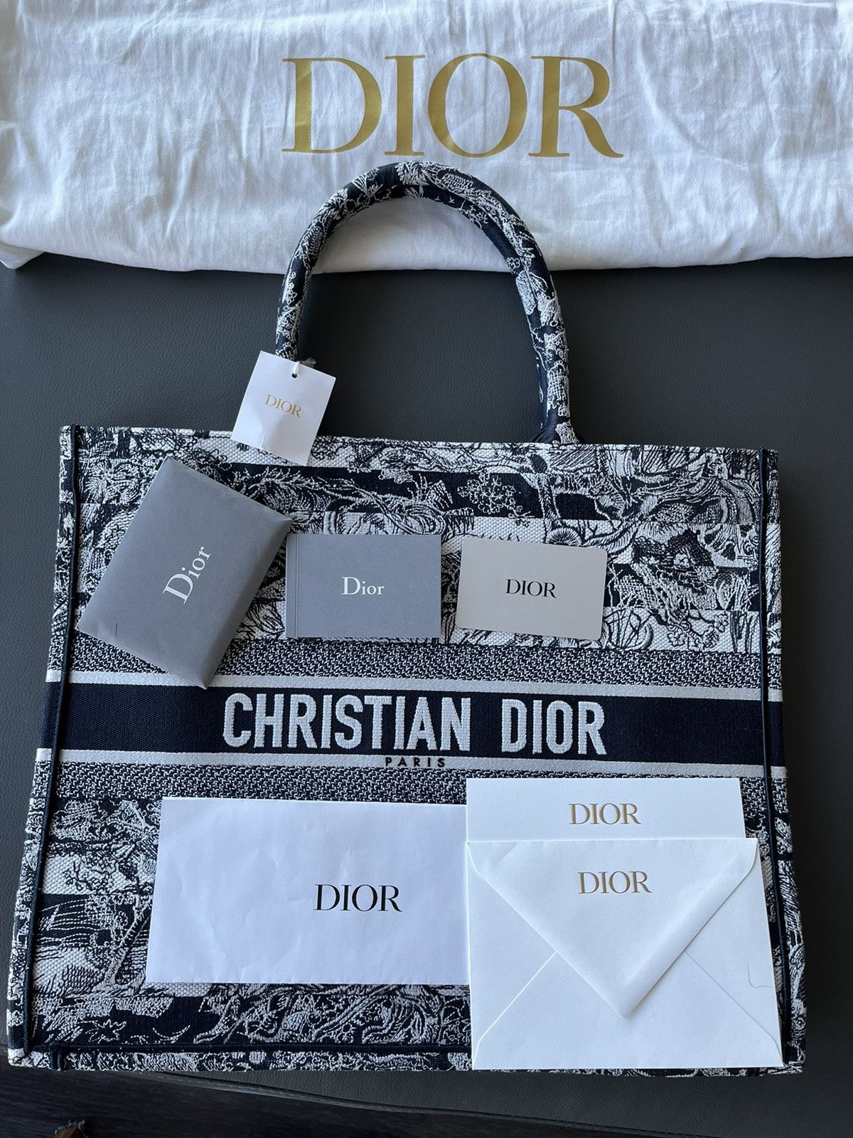 Dior Dior Book tote Runway Limited Edition Embroidery Book Tote Size ONE SIZE - 3 Thumbnail