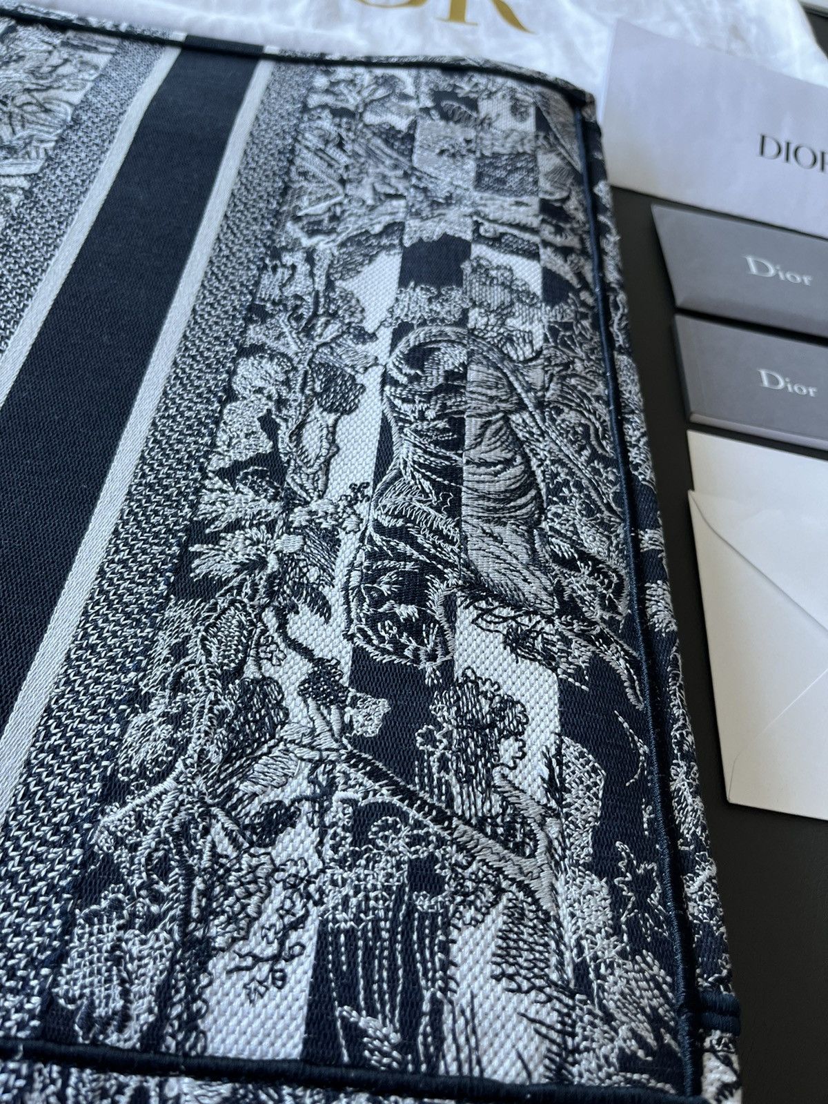 Dior Dior Book tote Runway Limited Edition Embroidery Book Tote Size ONE SIZE - 17 Thumbnail