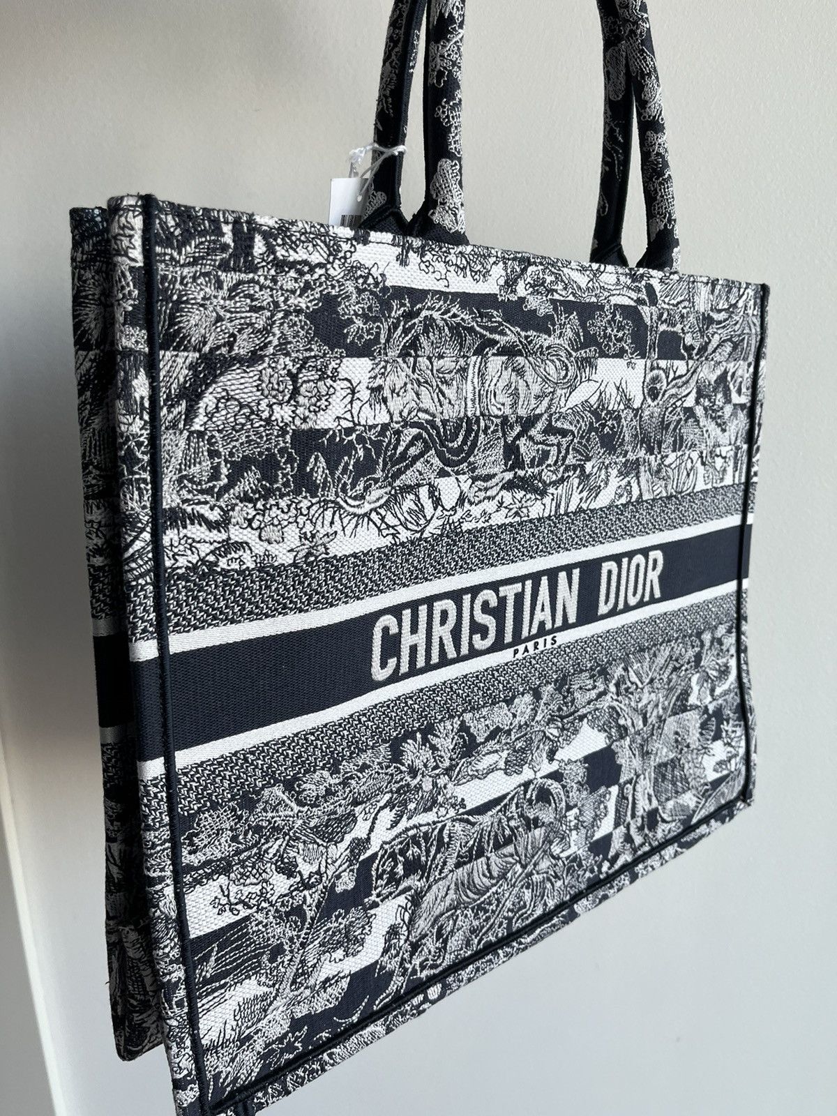 Dior Dior Book tote Runway Limited Edition Embroidery Book Tote Size ONE SIZE - 24 Thumbnail