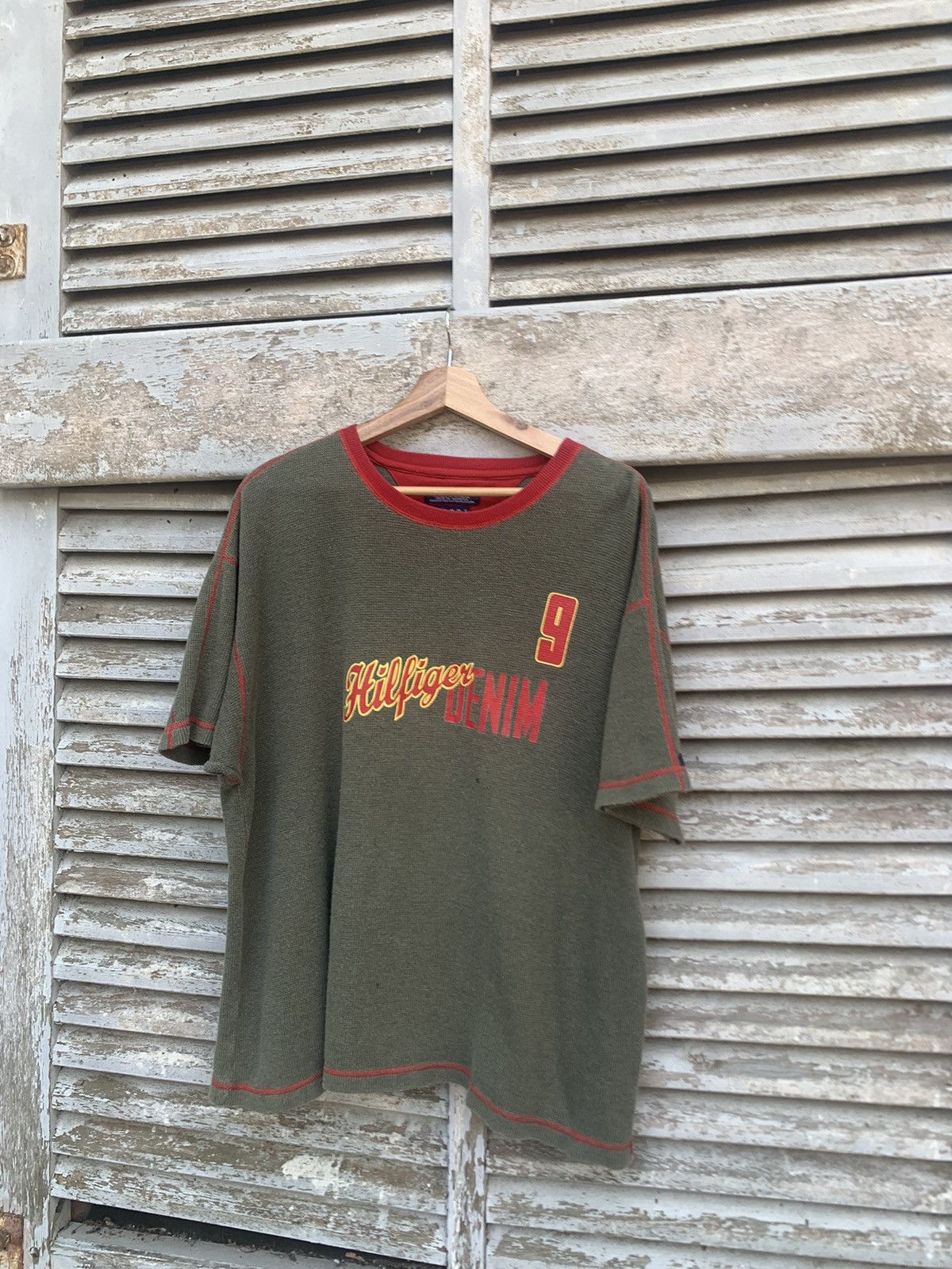 Vintage THRASHED TOMMY HILFIGER Knit Fabric Tshirt Size US L / EU 52-54 / 3 - 1 Thumbnail